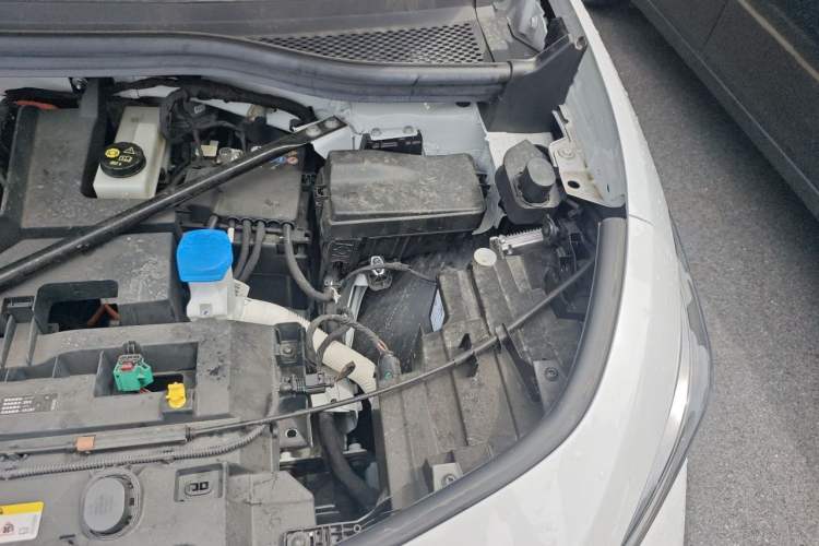 Used Volkswagen ID.UNYX 2025 Pure Model Engine Bay Left