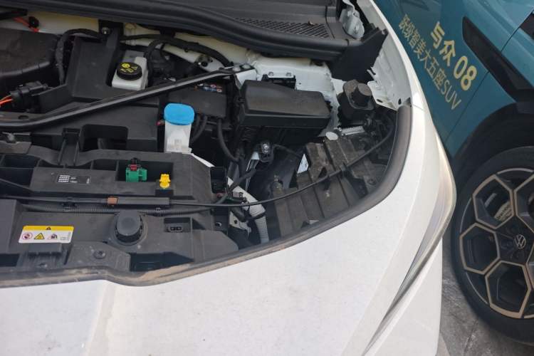 Used Volkswagen ID.UNYX 2025 Pure Model Engine Bay Left