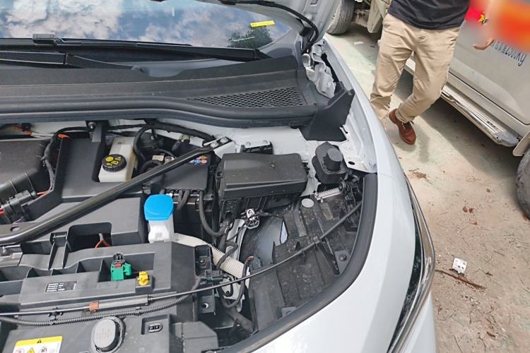 Used Volkswagen ID.UNYX 2025 Pure Model Engine Bay Left