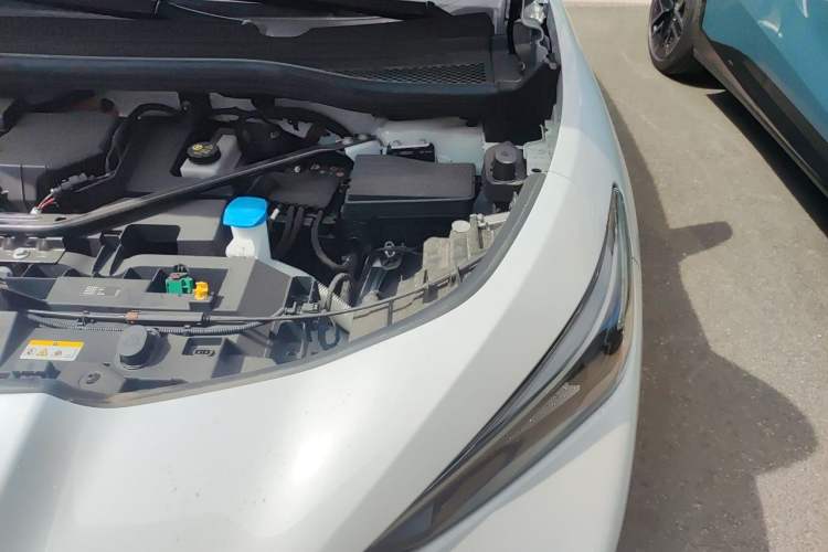 Used Volkswagen ID.UNYX 2025 Pure Model Engine Bay Left