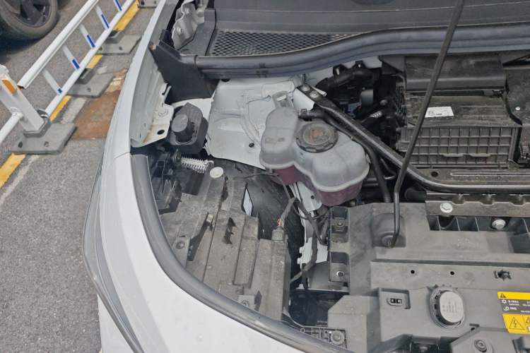 Used Volkswagen ID.UNYX 2025 Pure Model Engine Bay Right