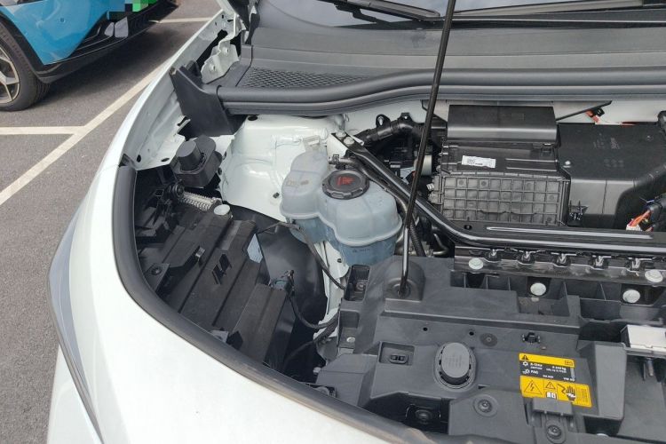 Used Volkswagen ID.UNYX 2025 Pure Model Engine Bay Right