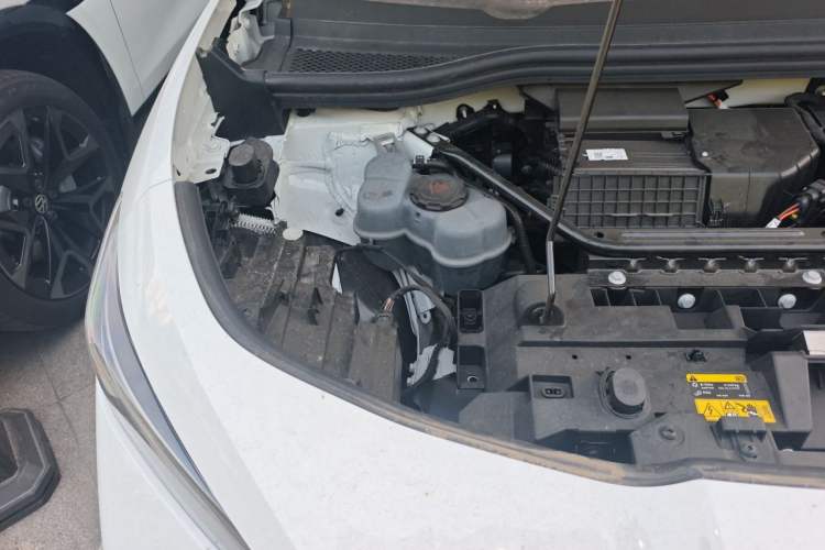 Used Volkswagen ID.UNYX 2025 Pure Model Engine Bay Right