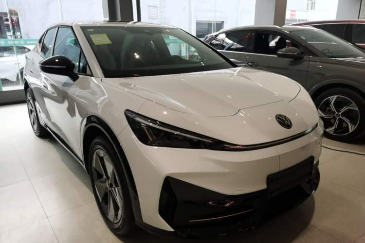 Used Volkswagen ID.UNYX 2025 Pure Model Front Right 45 Deg
