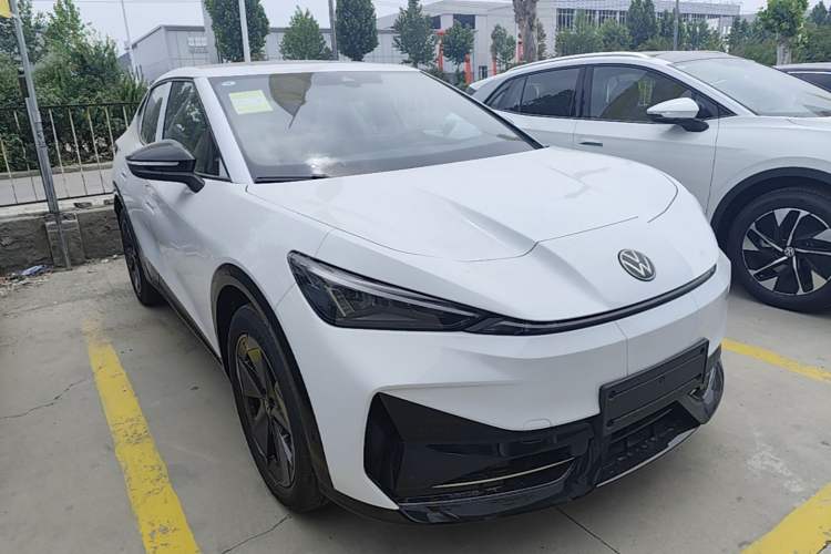 Used Volkswagen ID.UNYX 2025 Pure Model Front Right 45 Deg