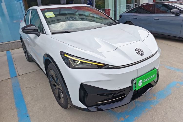 Used Volkswagen ID.UNYX 2025 Pure Model Front Right 45 Deg