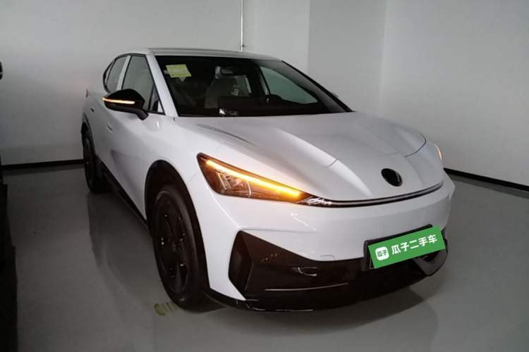 Used Volkswagen ID.UNYX 2025 Pure Model Front Right 45 Deg