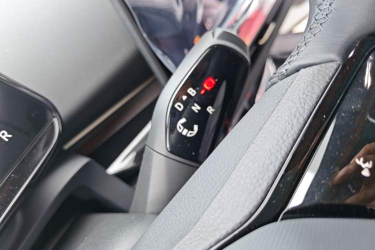 Used Volkswagen ID.UNYX 2025 Pure Model Gear Lever