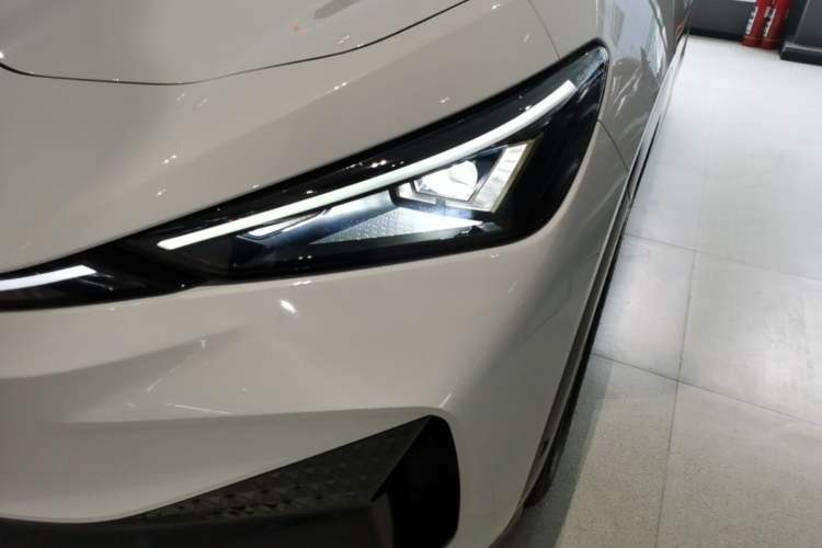 Used Volkswagen ID.UNYX 2025 Pure Model Left Front Headlight