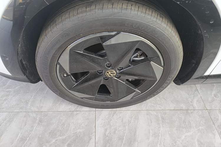 Used Volkswagen ID.UNYX 2025 Pure Model Left Front Wheel Hub
