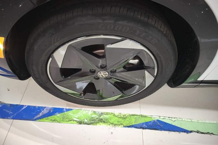 Used Volkswagen ID.UNYX 2025 Pure Model Left Front Wheel Hub