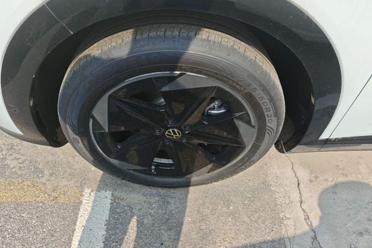 Used Volkswagen ID.UNYX 2025 Pure Model Left Front Wheel Hub