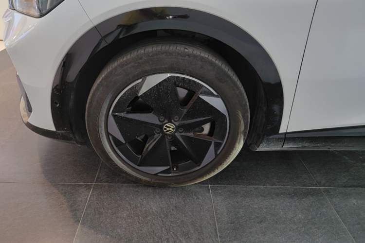 Used Volkswagen ID.UNYX 2025 Pure Model Left Front Wheel Hub