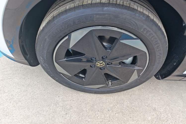 Used Volkswagen ID.UNYX 2025 Pure Model Left Front Wheel Hub