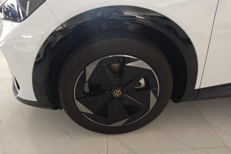 Used Volkswagen ID.UNYX 2025 Pure Model Left Front Wheel Hub