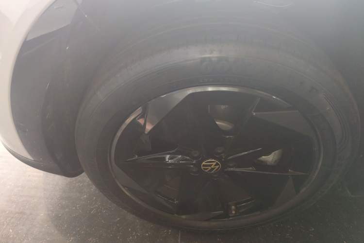 Used Volkswagen ID.UNYX 2025 Pure Model Left Front Wheel Hub