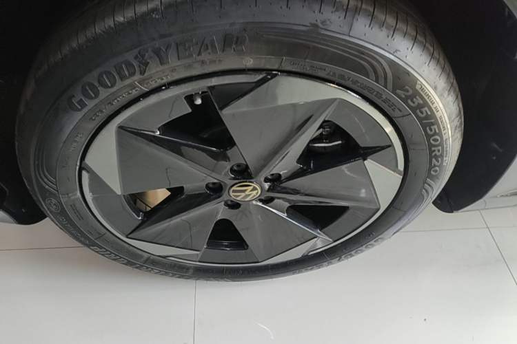 Used Volkswagen ID.UNYX 2025 Pure Model Left Front Wheel Hub