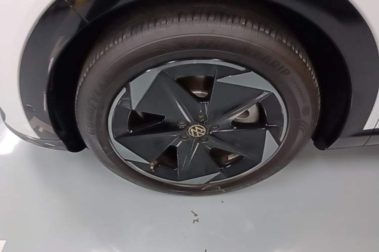 Used Volkswagen ID.UNYX 2025 Pure Model Left Front Wheel Hub