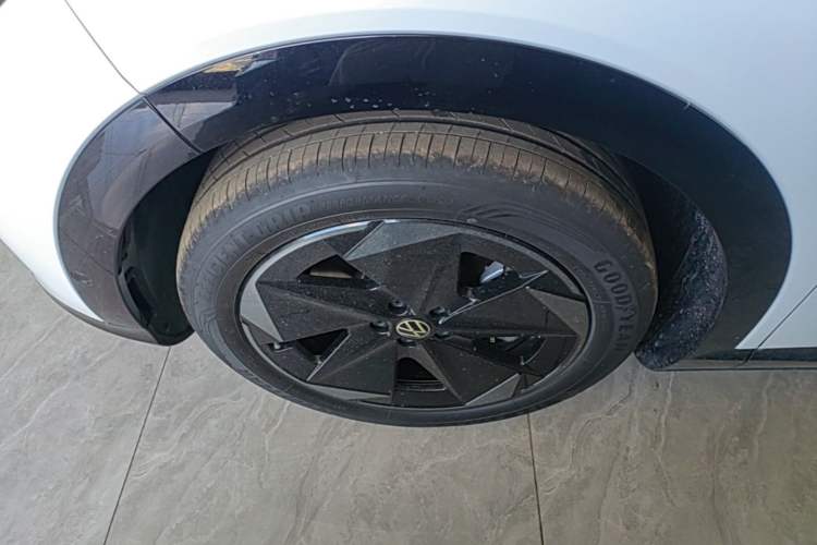 Used Volkswagen ID.UNYX 2025 Pure Model Left Front Wheel Hub