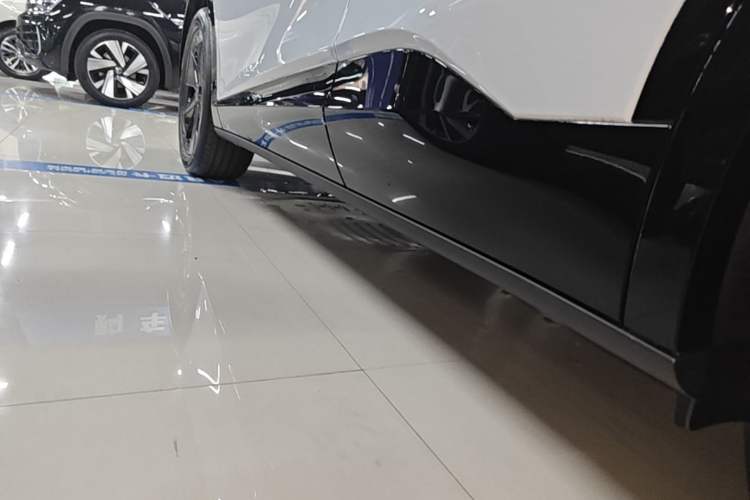 Used Volkswagen ID.UNYX 2025 Pure Model Left Side Sill