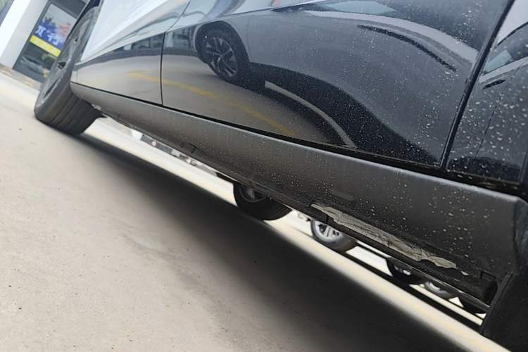 Used Volkswagen ID.UNYX 2025 Pure Model Left Side Sill