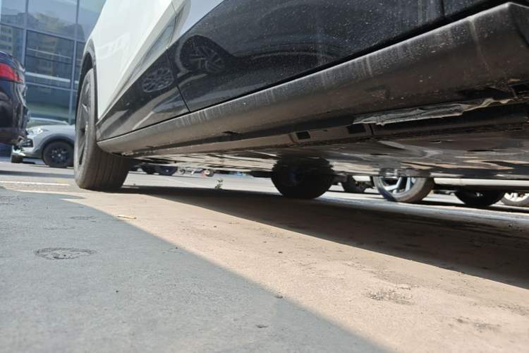 Used Volkswagen ID.UNYX 2025 Pure Model Left Side Sill