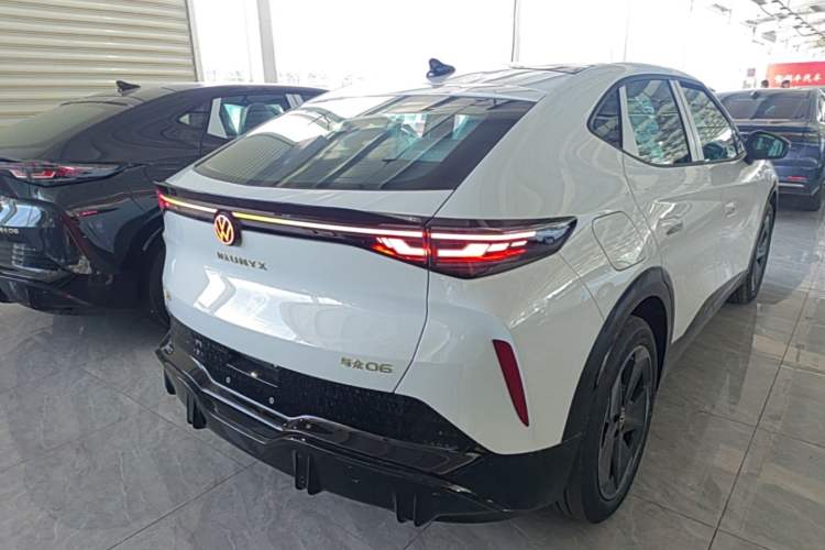 Used Volkswagen ID.UNYX 2025 Pure Model Rear Right 45 Deg