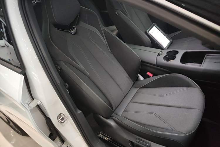 Used Volkswagen ID.UNYX 2025 Pure Model Right Front Seat
