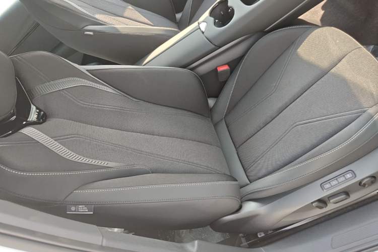 Used Volkswagen ID.UNYX 2025 Pure Model Right Front Seat