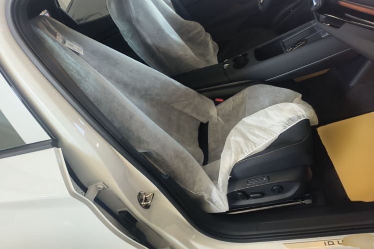Used Volkswagen ID.UNYX 2025 Pure Model Right Front Seat