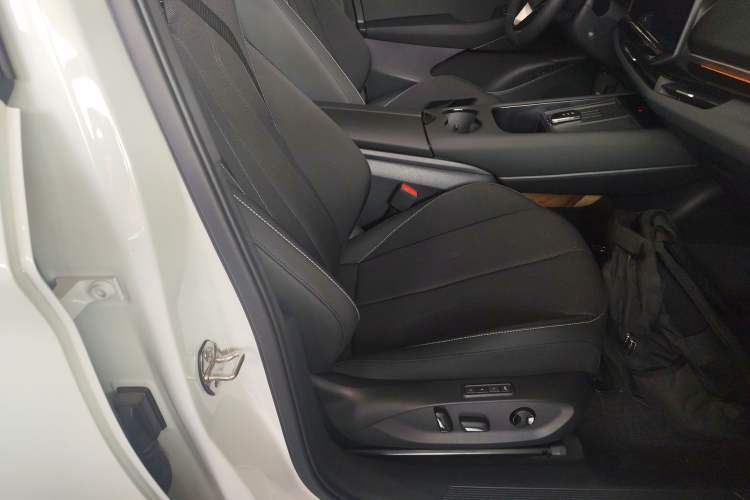 Used Volkswagen ID.UNYX 2025 Pure Model Right Front Seat