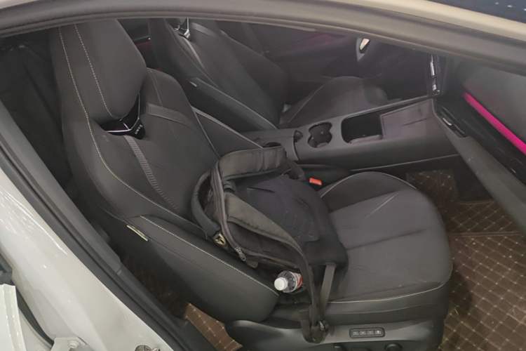 Used Volkswagen ID.UNYX 2025 Pure Model Right Front Seat