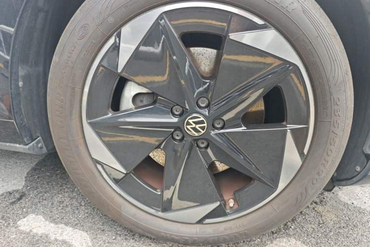 Used Volkswagen ID.UNYX 2025 Pure Model Right Front Wheel Hub