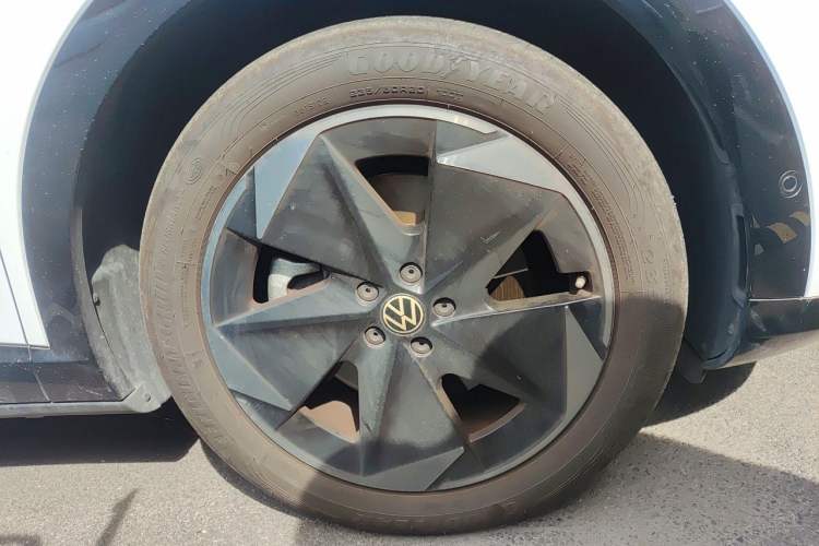 Used Volkswagen ID.UNYX 2025 Pure Model Right Front Wheel Hub