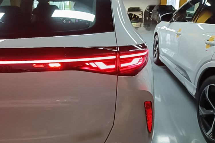 Used Volkswagen ID.UNYX 2025 Pure Model Right Rear Taillight