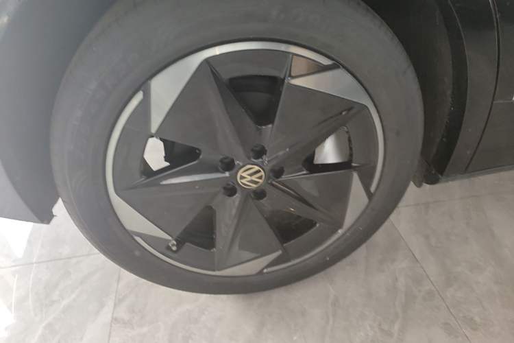 Used Volkswagen ID.UNYX 2025 Pure Model Right Rear Wheel Hub