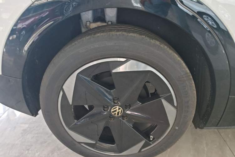 Used Volkswagen ID.UNYX 2025 Pure Model Right Rear Wheel Hub