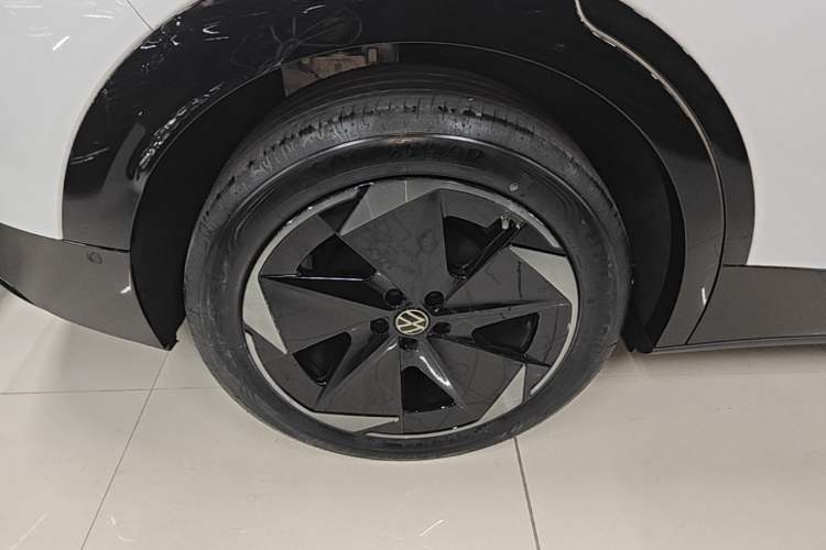 Used Volkswagen ID.UNYX 2025 Pure Model Right Rear Wheel Hub