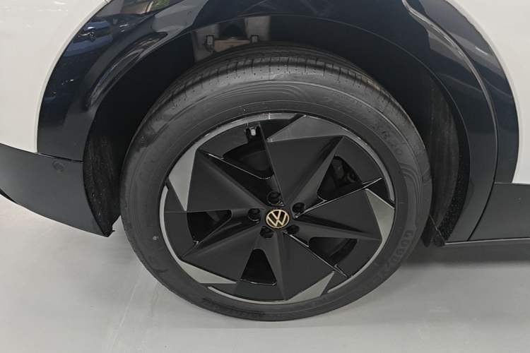 Used Volkswagen ID.UNYX 2025 Pure Model Right Rear Wheel Hub