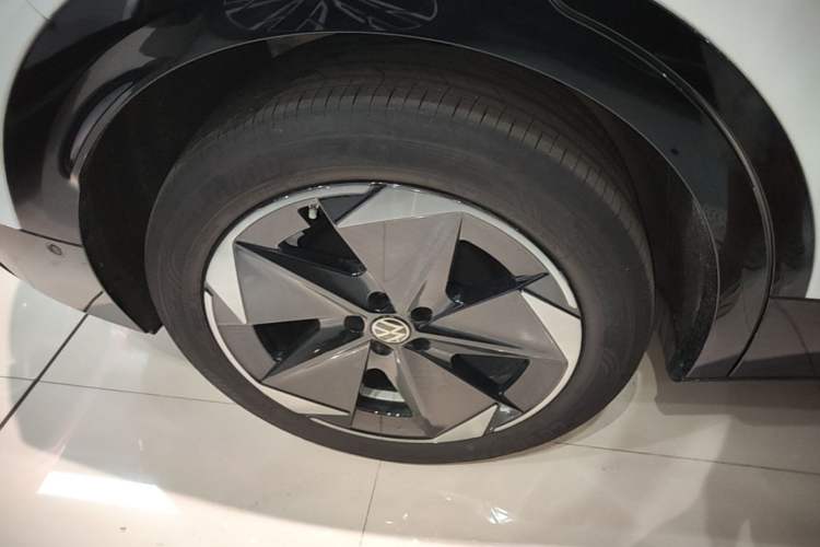 Used Volkswagen ID.UNYX 2025 Pure Model Right Rear Wheel Hub