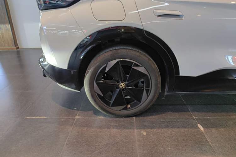 Used Volkswagen ID.UNYX 2025 Pure Model Right Rear Wheel Hub