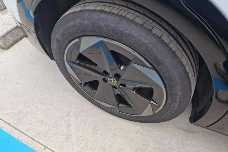 Used Volkswagen ID.UNYX 2025 Pure Model Right Rear Wheel Hub