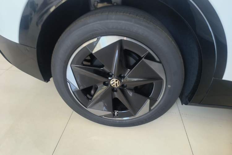 Used Volkswagen ID.UNYX 2025 Pure Model Right Rear Wheel Hub