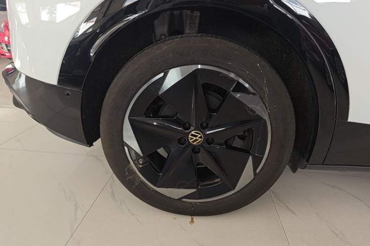 Used Volkswagen ID.UNYX 2025 Pure Model Right Rear Wheel Hub