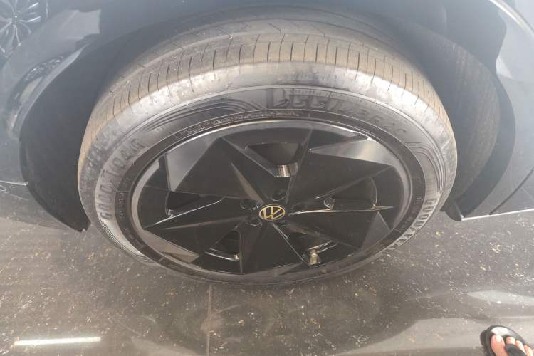 Used Volkswagen ID.UNYX 2025 Pure Model Right Rear Wheel Hub