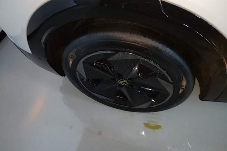 Used Volkswagen ID.UNYX 2025 Pure Model Right Rear Wheel Hub