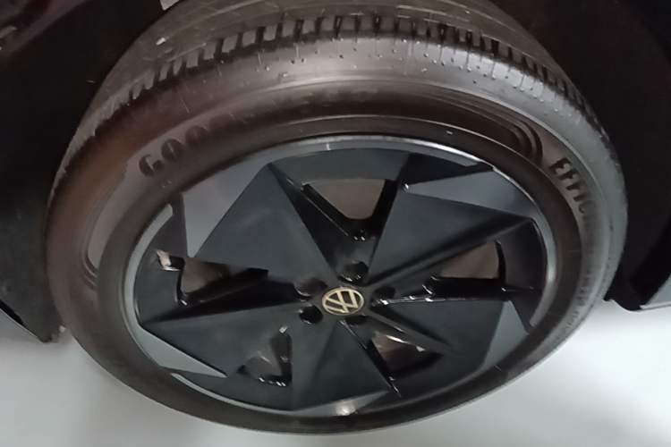Used Volkswagen ID.UNYX 2025 Pure Model Right Rear Wheel Hub