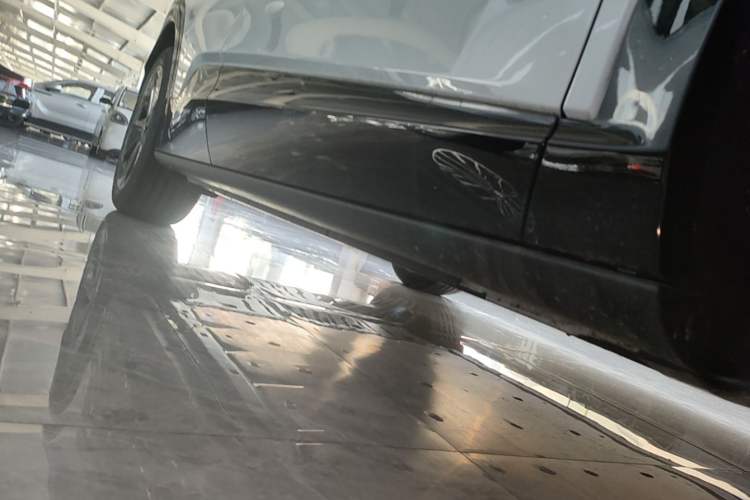 Used Volkswagen ID.UNYX 2025 Pure Model Right Side Sill