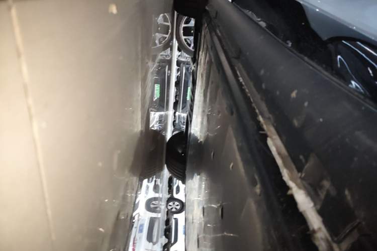 Used Volkswagen ID.UNYX 2025 Pure Model Right Side Sill