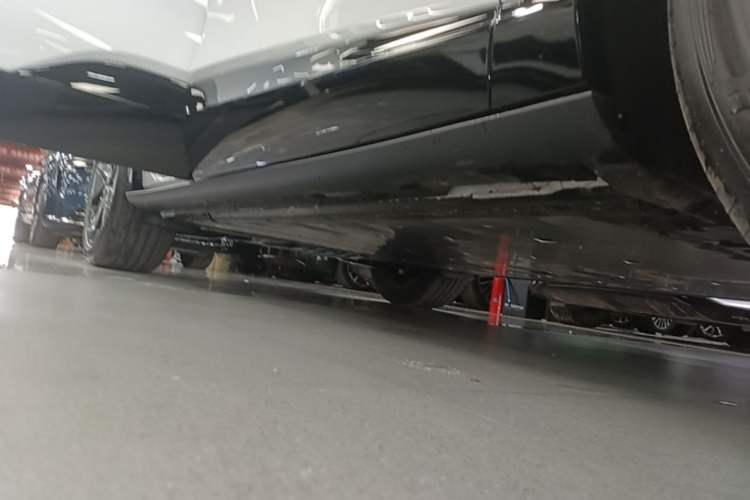 Used Volkswagen ID.UNYX 2025 Pure Model Right Side Sill